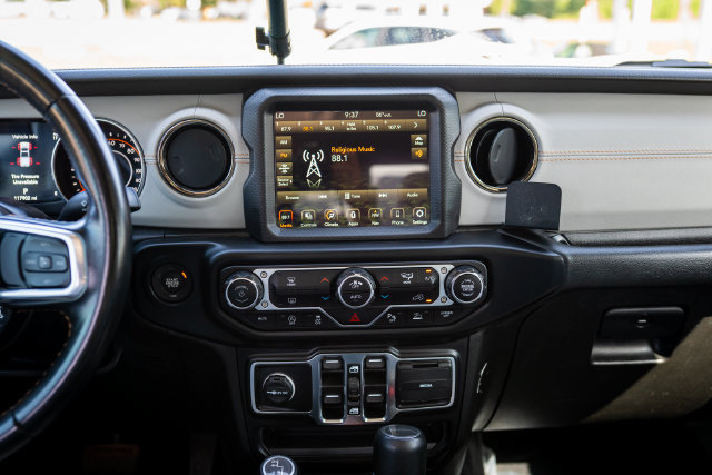 Used 2022 Jeep Gladiator Overland AWD/4WD image 7
