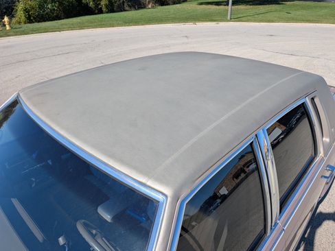 Used 1990 Cadillac Brougham image 58