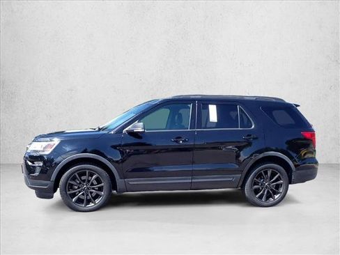 Used 2018 Ford Explorer XLT w/ Equipment Group 202A AWD/4WD image 2