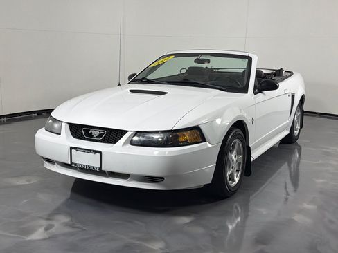 Used 2002 Ford Mustang Convertible RWD image 10
