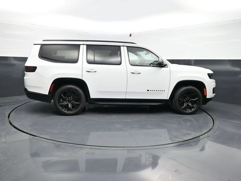 Used 2024 Jeep Wagoneer Series II AWD/4WD image 8