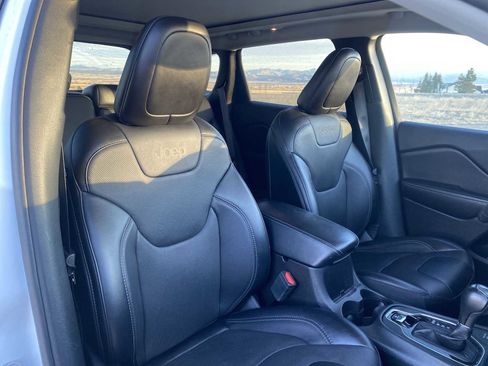 Certified 2022 Jeep Cherokee Limited w/ Elite Package image 17