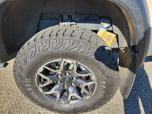 Used 2024 Chevrolet Colorado ZR2 w/ Technology Package AWD/4WD image 57