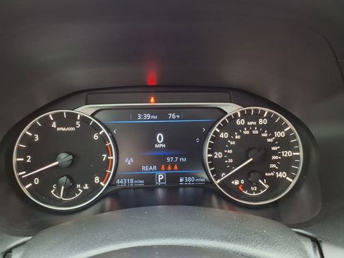 Used 2024 Nissan Altima 2.5 SV FWD image 31