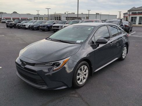 Certified 2025 Toyota Corolla LE FWD image 3