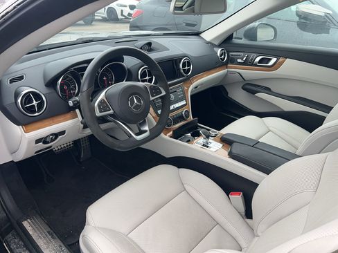 Used 2019 Mercedes-Benz SL 550 image 6