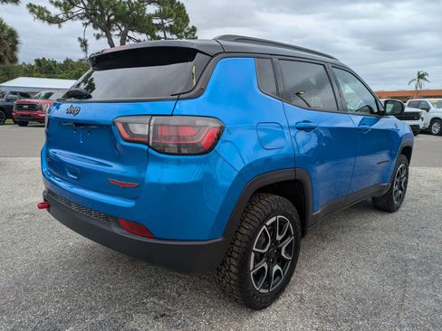 Used 2025 Jeep Compass Trailhawk w/ Trailhawk Elite Group AWD/4WD image 4