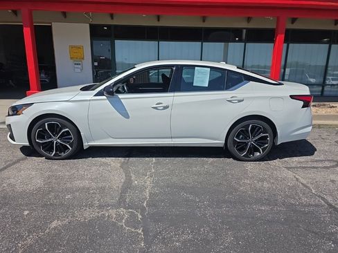 Used 2025 Nissan Altima 2.5 SR AWD/4WD image 8
