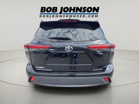 Used 2023 Toyota Highlander XLE AWD/4WD image 4