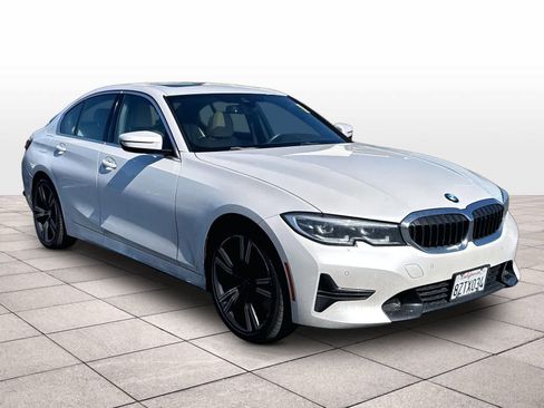 Used 2022 BMW 330i Sedan w/ Premium Package 2 RWD image 3