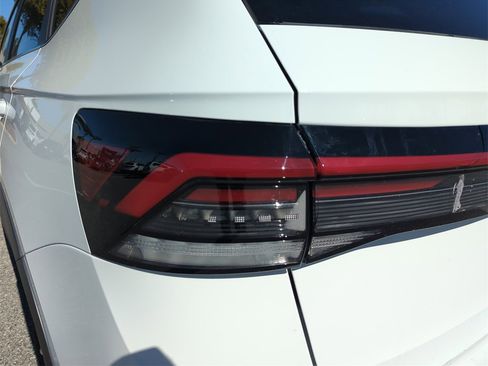 New 2026 Volkswagen Taos SE image 18