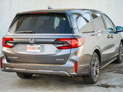 New 2026 Honda Odyssey Touring image 6