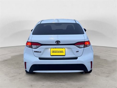 Used 2022 Toyota Corolla LE image 4