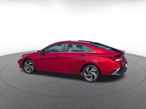 Used 2025 Hyundai Elantra SEL FWD image 9