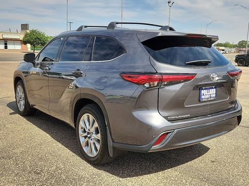 Used 2023 Toyota Highlander Limited FWD image 3