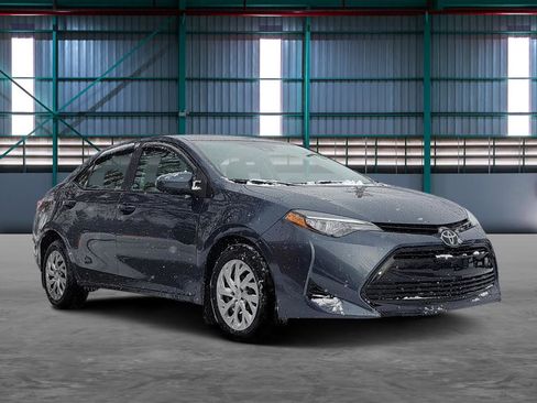 Used 2018 Toyota Corolla LE image 6