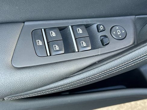 Used 2023 BMW 530e w/ M Sport Package RWD image 11