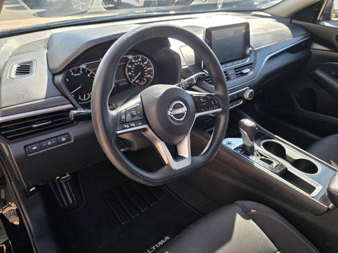 Used 2024 Nissan Altima 2.5 SV FWD image 12