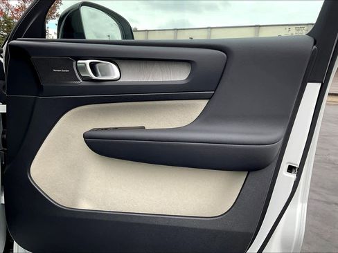 New 2026 Volvo XC40 B4 Plus w/ Climate Package image 30