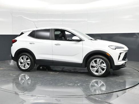 Used 2025 Buick Encore GX Preferred AWD/4WD image 3