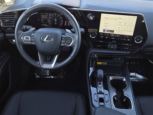 Used 2025 Lexus NX 250 FWD w/ Towing Package (2000 Lbs) image 27
