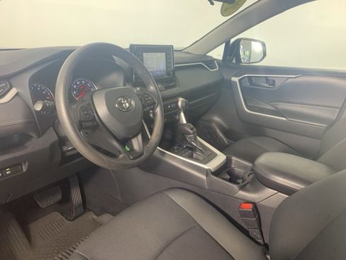 Used 2021 Toyota RAV4 LE image 12