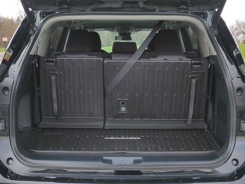 Certified 2024 Toyota Highlander LE image 16