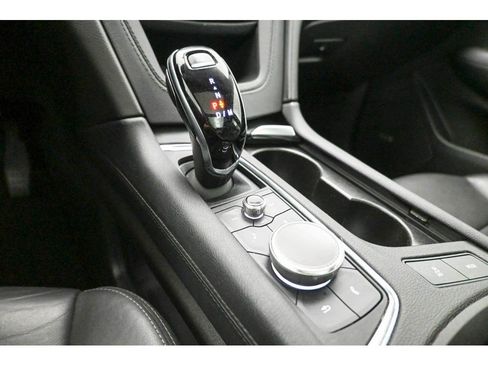 Certified 2022 Cadillac XT5 Premium Luxury image 16