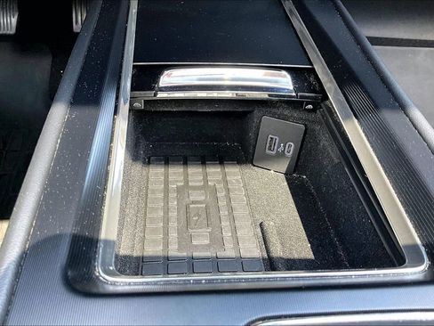 Used 2023 Lincoln Corsair AWD w/ Equipment Group 101A image 32