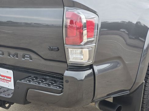 Used 2021 Toyota Tacoma TRD Sport w/ Technology Package AWD/4WD image 17