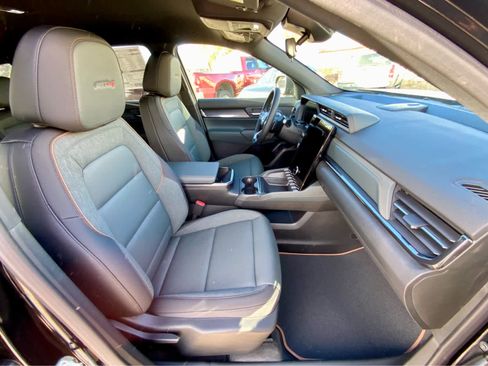 New 2026 GMC Terrain AT4 w/ LPO, Black Badging Package image 23