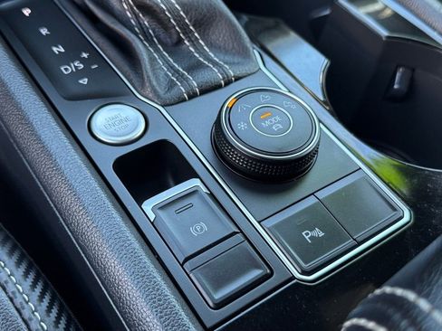 Certified 2022 Volkswagen Atlas Cross Sport SE image 22