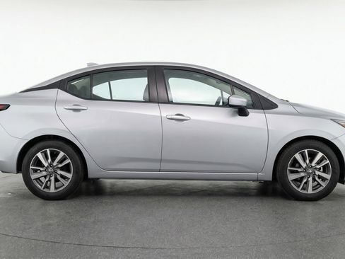Used 2025 Nissan Versa SV image 11