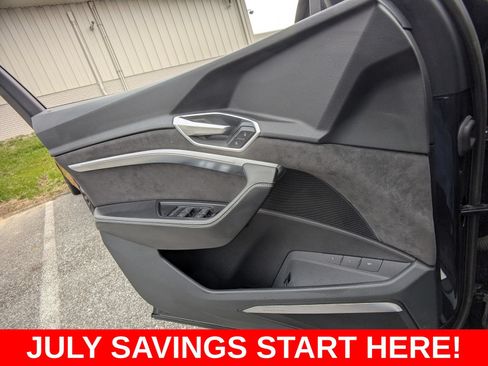 Used 2019 Audi e-tron Prestige w/ Prestige Package AWD/4WD image 35