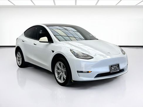 Used 2023 Tesla Model Y Long Range AWD/4WD image 3