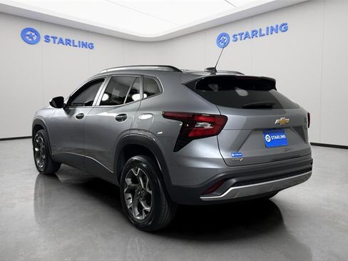 Used 2025 Chevrolet Trax LT image 13