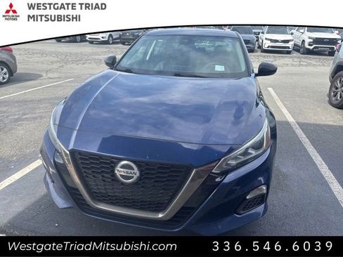 Used 2021 Nissan Altima 2.5 SR w/ SR Premium Package FWD image 2