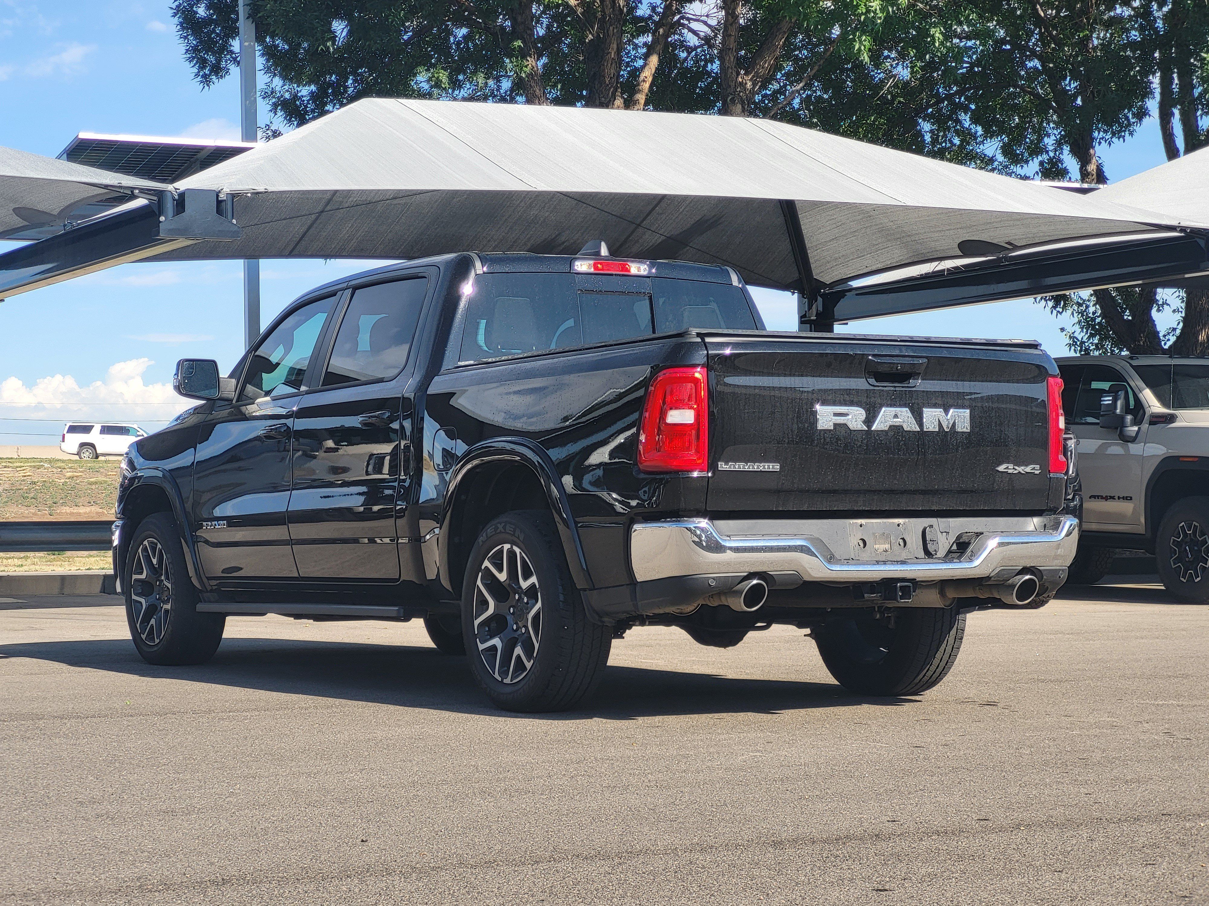 Used 2025 RAM 1500 Laramie AWD/4WD image 5