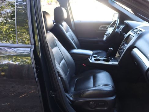 Used 2014 Ford Explorer XLT w/ Equipment Group 202A AWD/4WD image 24