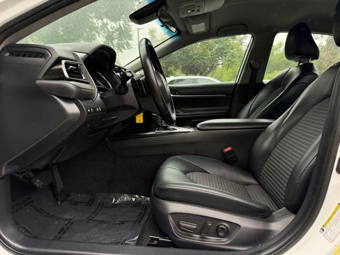 Used 2019 Toyota Camry SE w/ Carpet Mat Package FWD image 23