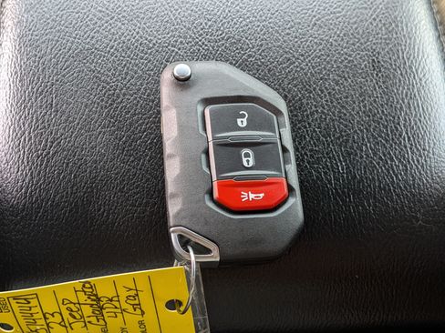 Used 2023 Jeep Gladiator Overland AWD/4WD image 38