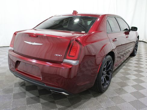 Used 2019 Chrysler 300 Touring w/ Sport Appearance Package image 31
