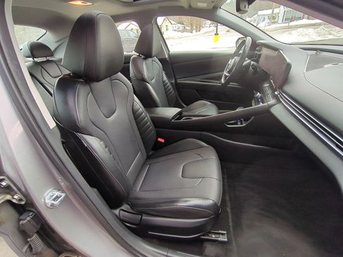 Used 2023 Hyundai Elantra Limited image 29