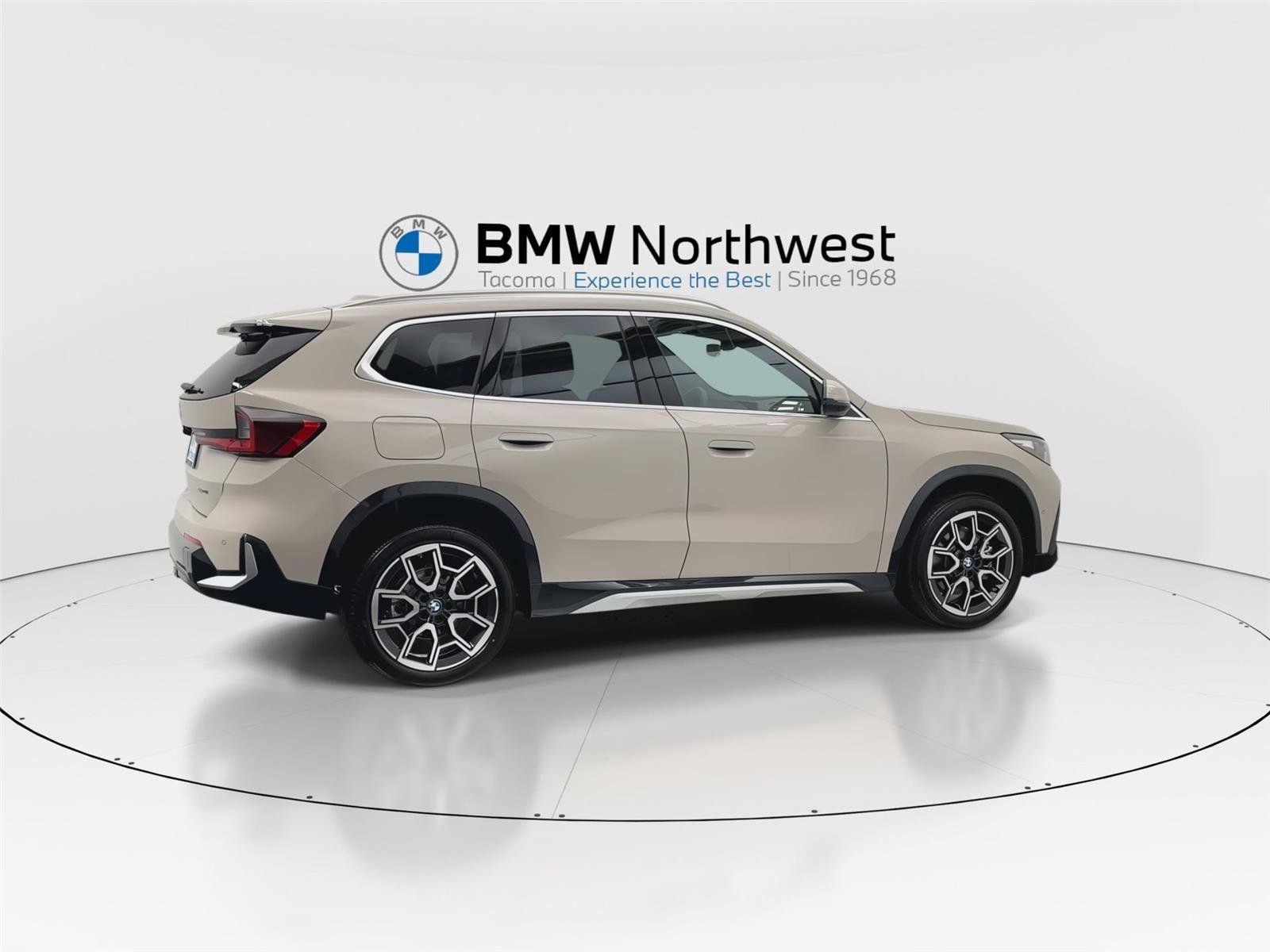 Used 2026 BMW X1 xDrive28i w/ Technology Package AWD/4WD image 4