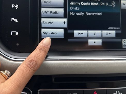 Used 2016 Land Rover Range Rover HSE image 21