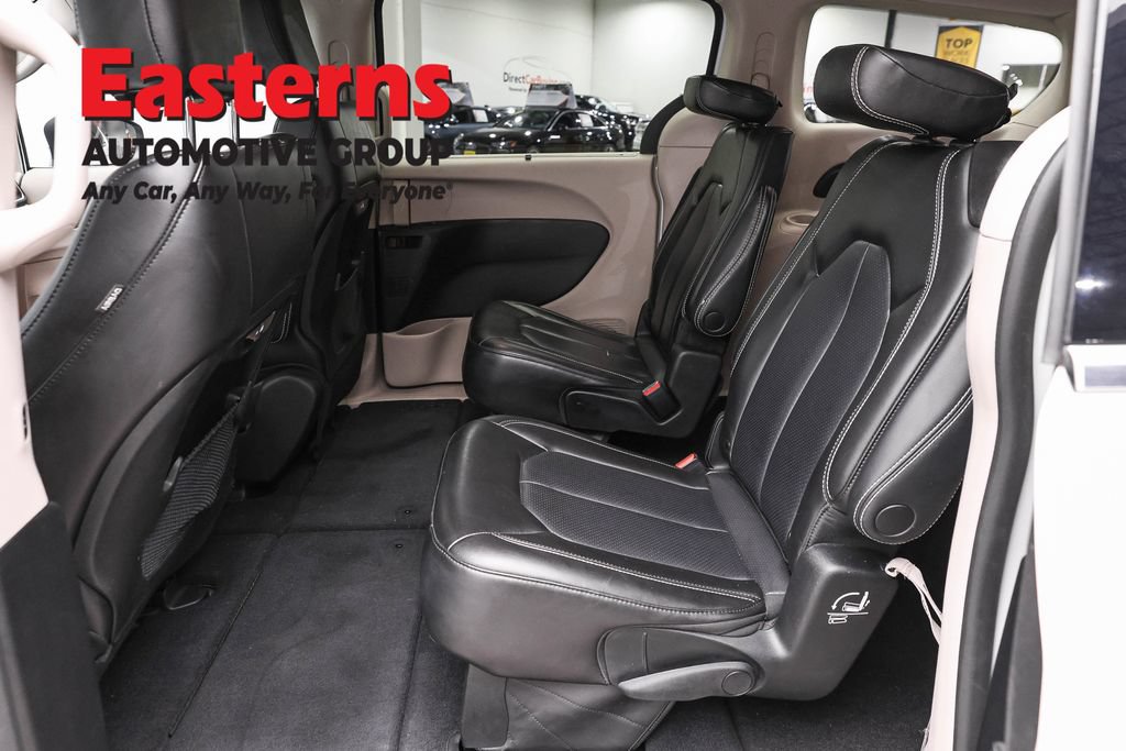 Used 2023 Chrysler Pacifica Touring-L FWD image 23