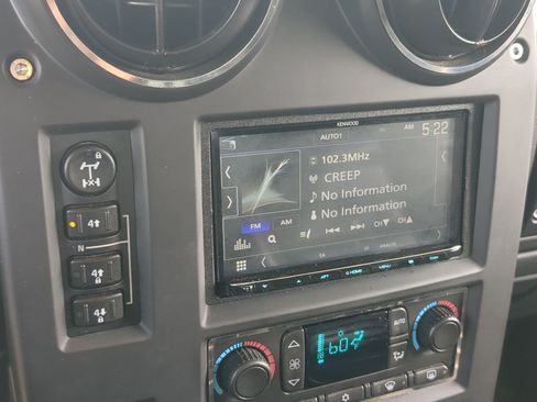 Used 2005 HUMMER H2 SUT w/ Preferred Equipment Group AWD/4WD image 15