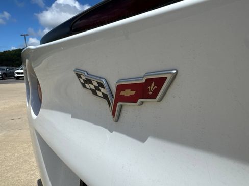 Used 2006 Chevrolet Corvette Convertible w/ Preferred Equipment Group RWD image 11