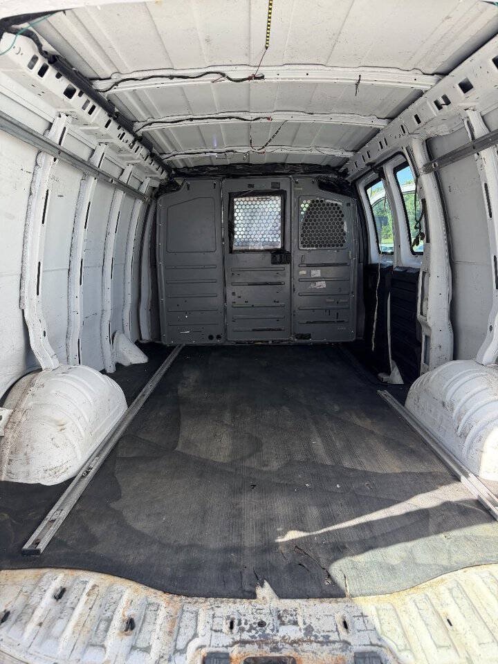 Used 2015 Chevrolet Express 2500 RWD image 14