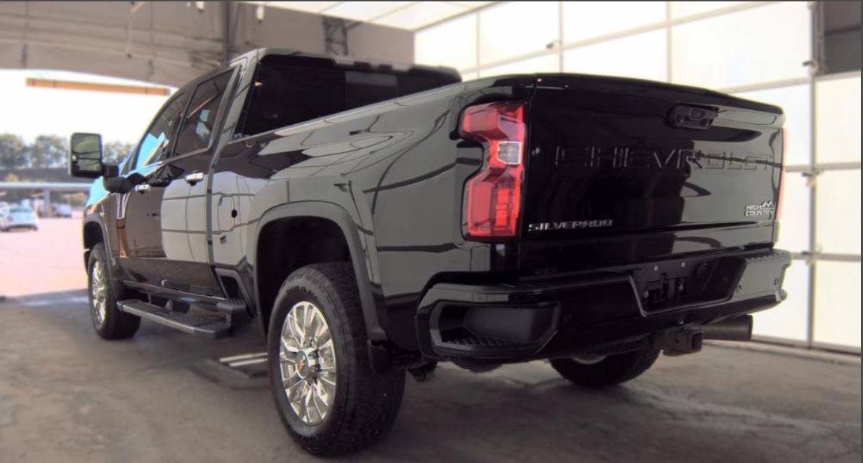 Used 2022 Chevrolet Silverado 2500 High Country AWD/4WD image 3